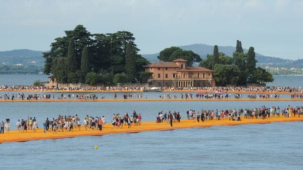 Floating, il lago dopo Christo è da record: 400mila turisti in più rispetto a 10 anni fa    