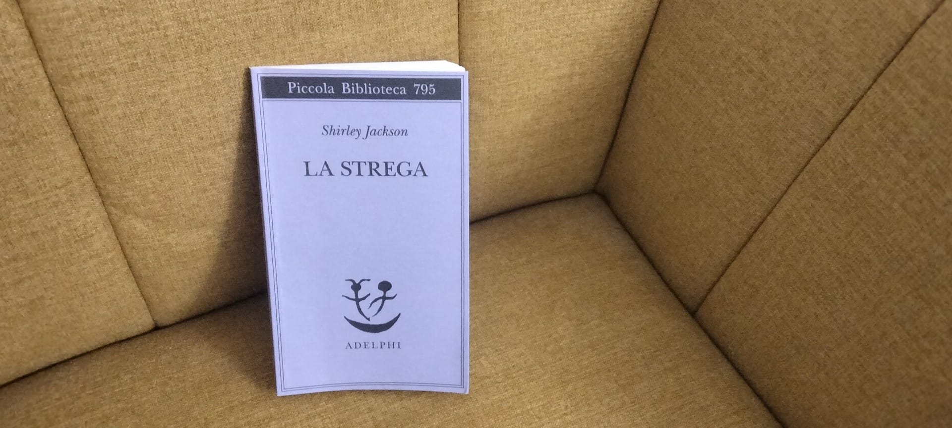 «La strega» di Shirley Jackson è il nostro consiglio di lettura per l’estate