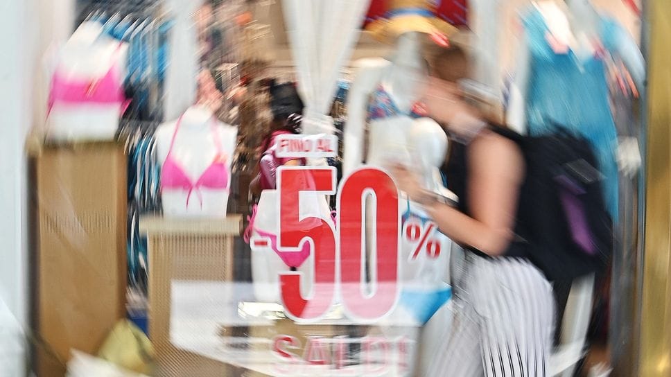 Saldi estivi al via sabato 4 luglio: sette italiani su dieci pronti agli acquisti