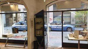 Tentata spaccata in centro a Bergamo: colpita l’Ottica Isnenghi di via Tasso - Video