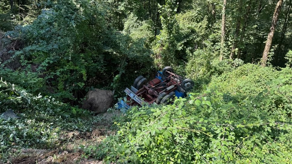 Berbenno, si ribalta con il furgone su una strada sterrata, muore 81enne