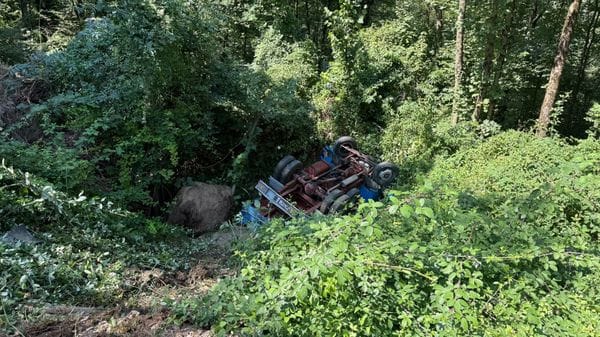 Berbenno, si ribalta con il furgone su una strada sterrata, muore 81enne