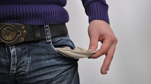 Le difficoltà economiche fanno invecchiare prima il cervello 