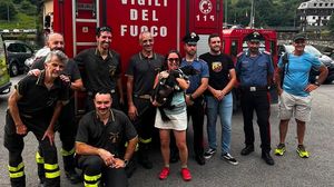 Branzi, vigili del fuoco e carabinieri salvano una cagnolina caduta in un dirupo