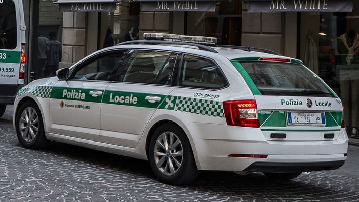 https://storage.ecodibergamo.it/media/photologue/2026/7/31/photos/cache/da-in-escandescenze-fuori-dalla-mensa-di-via-bono-arrestato-dalla-polizia-local_2255c0b8-8cc6-11f1-becc-c995854bca90_1920_1080_v3_large_16_9.jpg