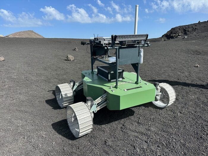 Sull'Etna le prove del robot italiano destinato alla Luna