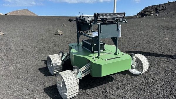 Sull'Etna le prove del robot italiano destinato alla Luna