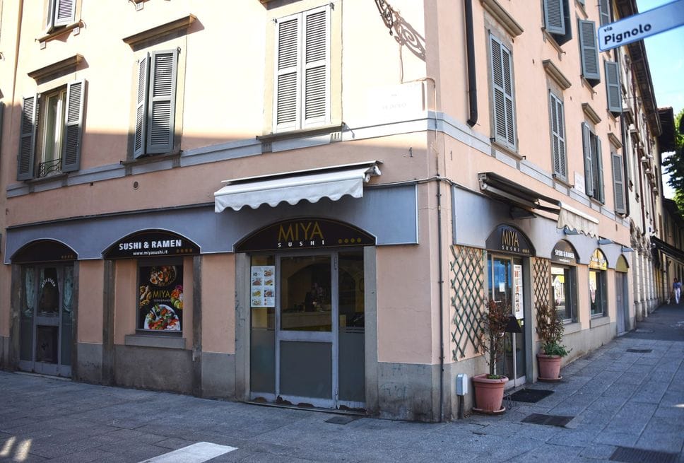 Bergamo, nella notte tra giovedì e venerdì una terza spaccata: in via Pignolo