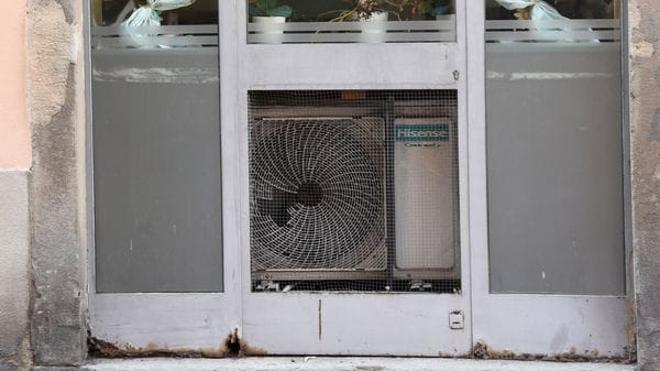 Bergamo, nella notte tra giovedì e venerdì una terza spaccata: in via Pignolo