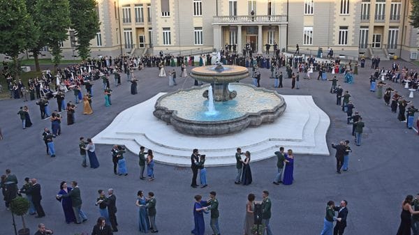Gdf, il valzer d’onore dei cadetti. Poi lo show e il catering stellato - Foto e video