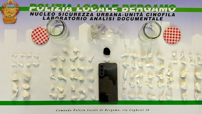 https://storage.ecodibergamo.it/media/photologue/2026/7/4/photos/cache/in-auto-hashish-e-cocaina-arrestato-dalla-polizia-locale-in-via-correnti-a-berg_6de8727c-77b4-11f1-bd3a-3401d77c26ea_1920_1080_v3_large_16_9.jpg
