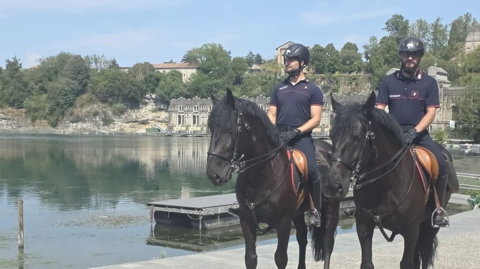 Militari a cavallo sull’Adda contro i tuffi vietati