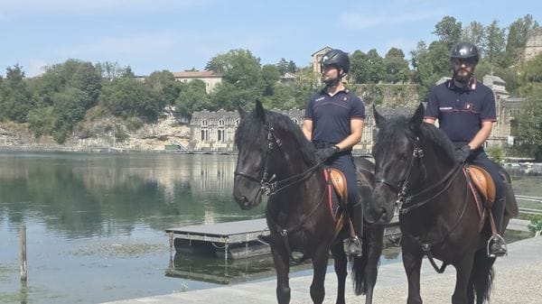 Militari a cavallo sull’Adda contro i tuffi vietati