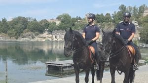 Militari a cavallo sull’Adda contro i tuffi vietati