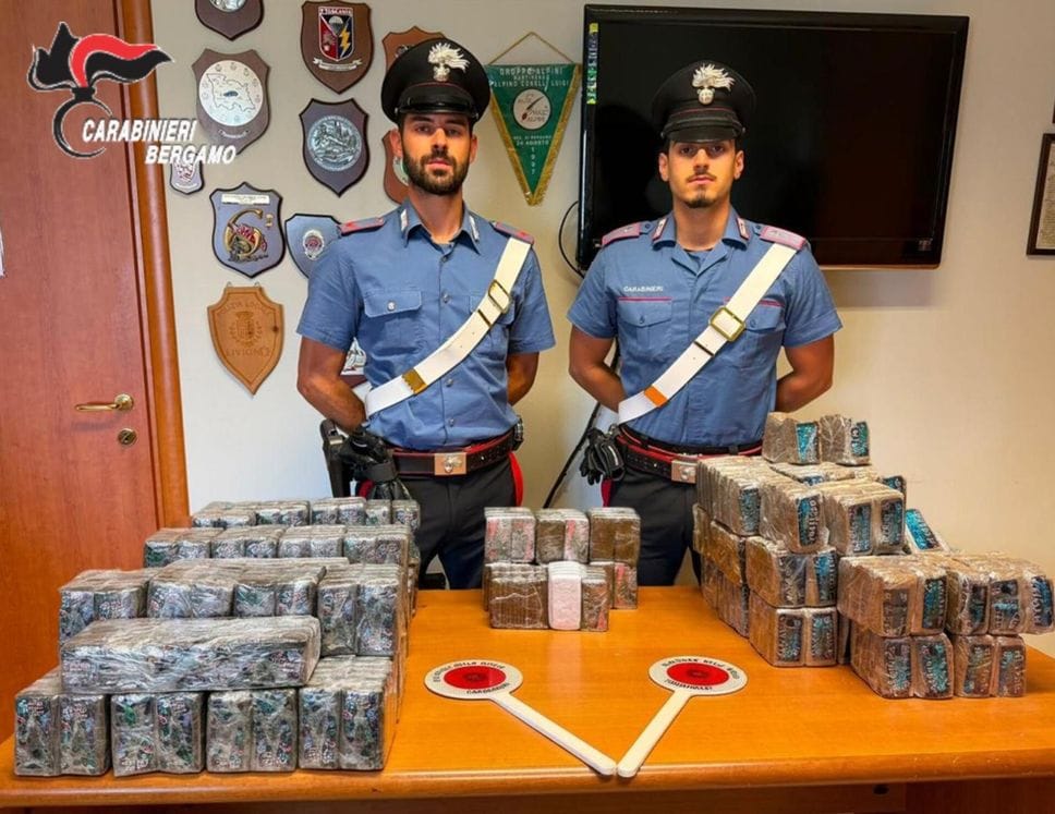 Suisio, maxi sequestro di droga: 79 chili di hashish in un’auto sospetta
