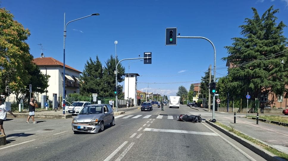 Canonica d’Adda, scontro tra auto e moto. Feriti padre e figlio