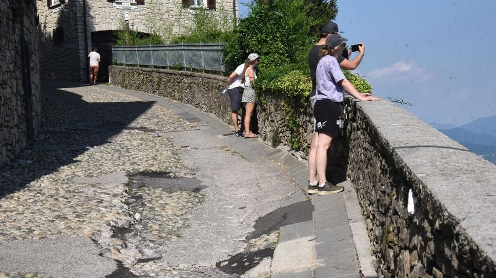 San Vigilio e Borgo Canale, selciati a prova di turisti