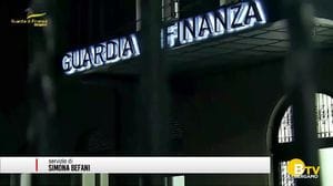 Costa Serina. Sono accusati di sfruttamento patrimoniale ai danni di un anziano medico con capacità cognitive e fisiche compromesse. L'indagine della Gdf