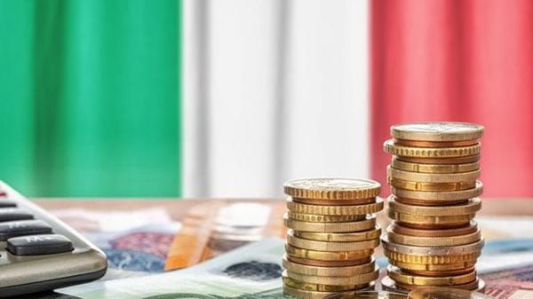 Gli stranieri versano 339 milioni di Irpef. «Ma aumenta il divario nelle retribuzioni»