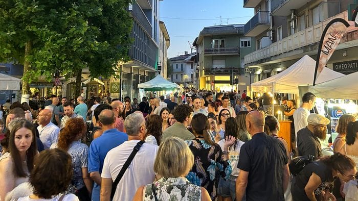 https://storage.ecodibergamo.it/media/photologue/2026/7/6/photos/cache/musica-sport-e-sapori-hanno-acceso-osio-sotto-festa-anche-allo-stand-de-leco_6a184e2c-78a1-11f1-bd3a-3401d77c26ea_1920_1080_v3_large_16_9.jpg