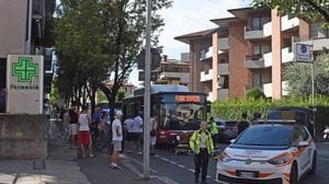 Schianto in moto in via Ruggeri da Stabello: ferito un 18enne