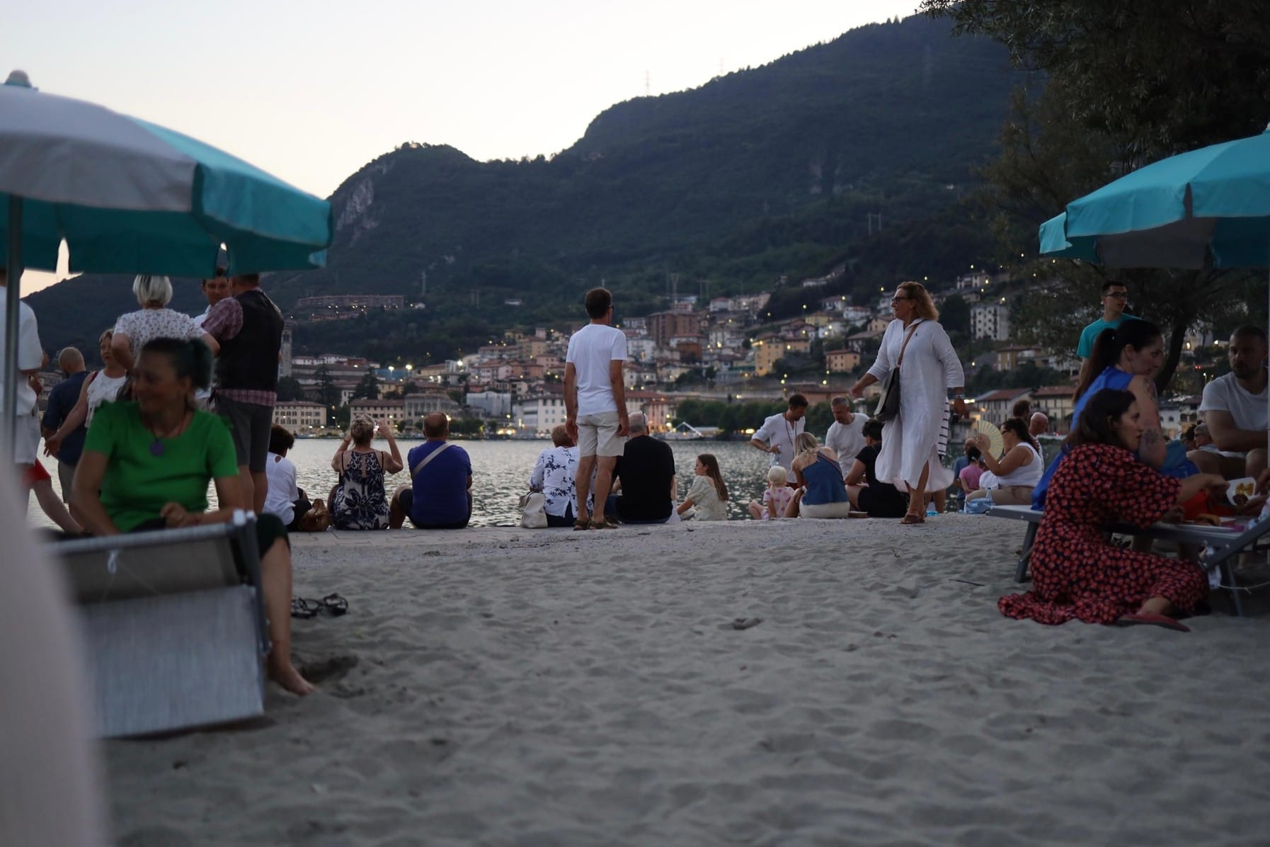Un’estate sul lago alla Baia delle Rose con musica, cinema e serate all’aperto