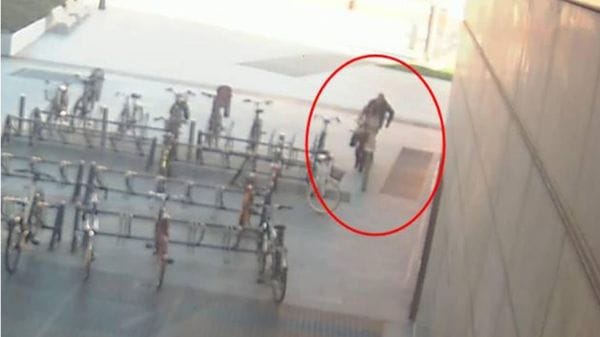 Accoltellò una donna «scelta per caso» a Milano: verso la richiesta di processo