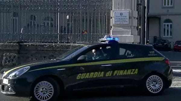 Clinica estetica abusiva, sequestrati botox e  filler: un’indagata