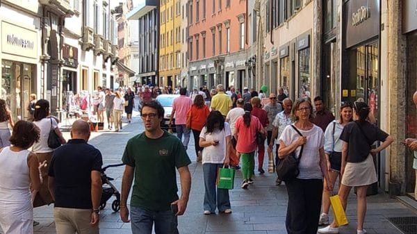 Saldi,  primo weekend positivo. In centro a Bergamo oltre 240mila visitatori