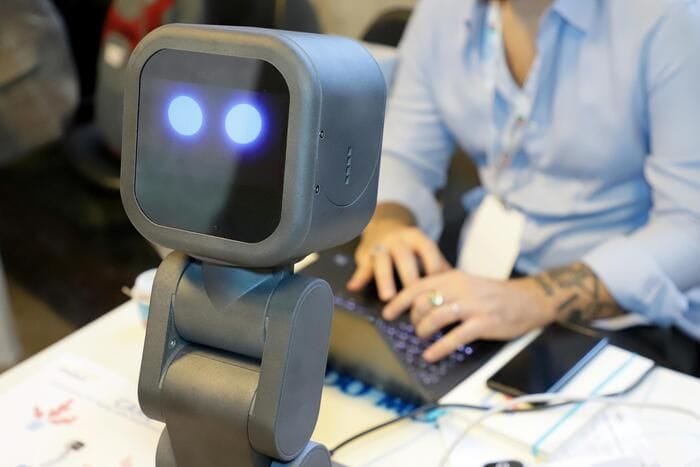 Preoccupa lo strumento che fa sembrare umani i testi scritti dall'IA