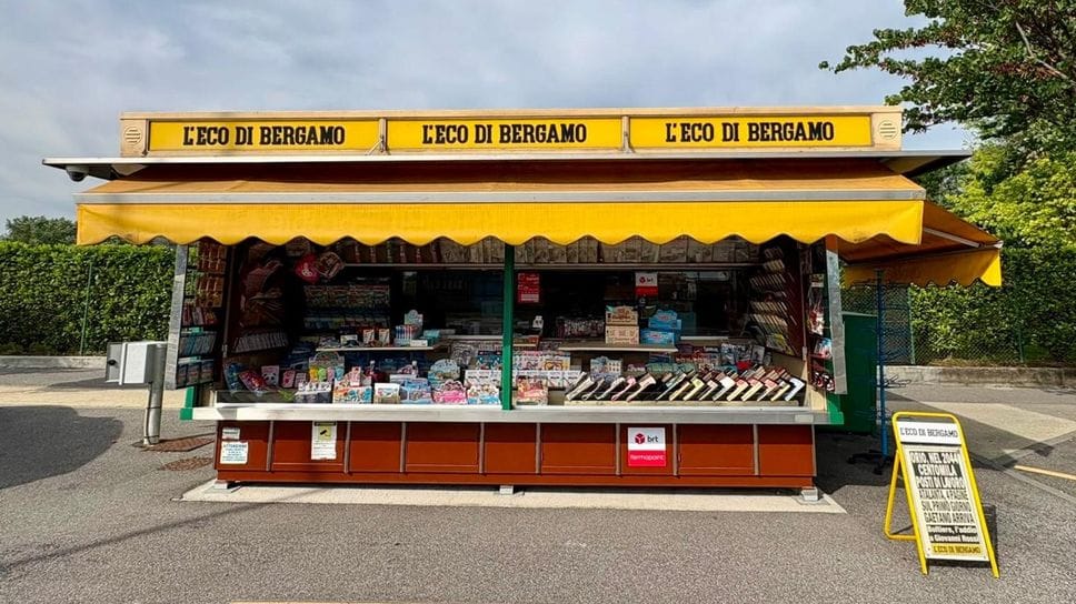 Seriate, a 22 anni ridà vita all’edicola fuori dalle piscine