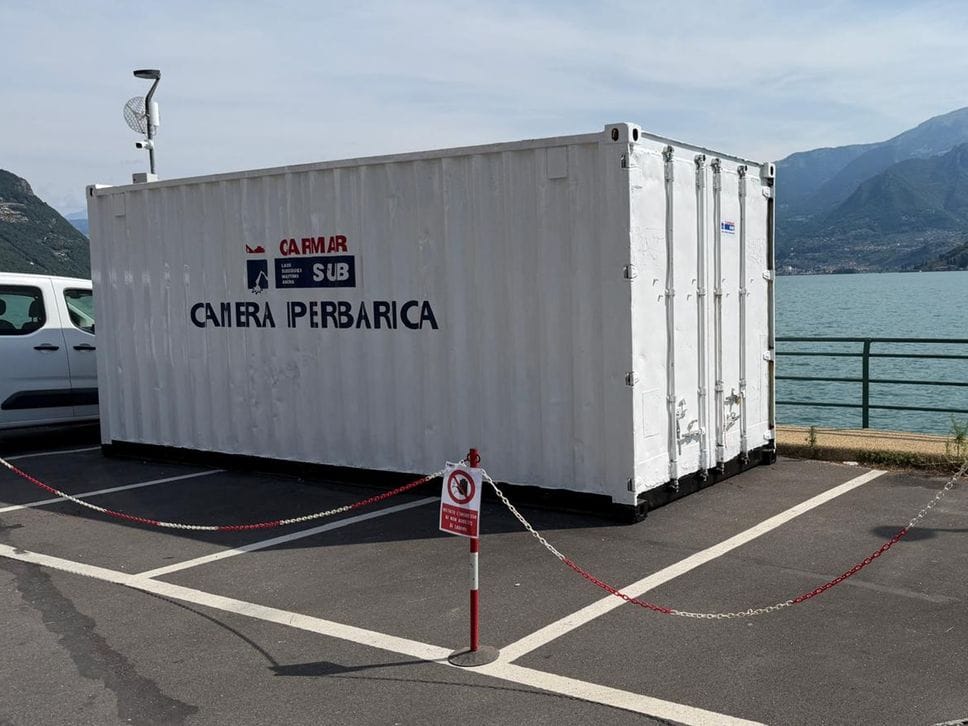 Tavernola, sub in cerca di ordigni tra i cumuli di gomma sommersa al Corno