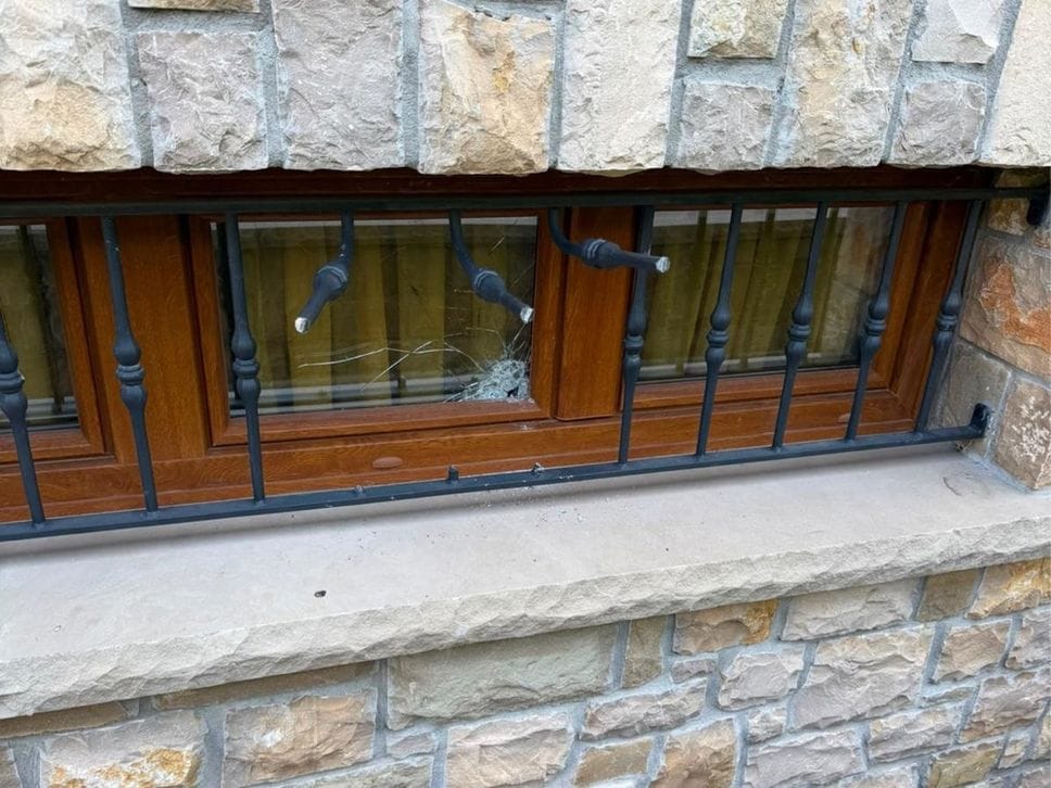 Brembate Sopra, assalto in villa nella notte: ladri in fuga dopo gli spari - Foto e video