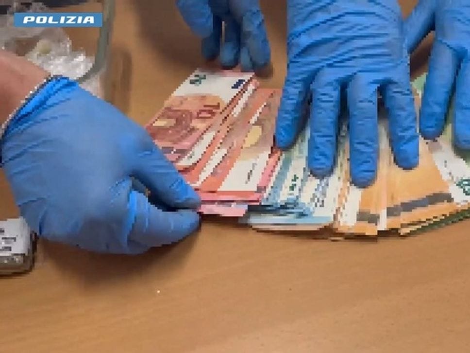Droga, tre arresti a Bergamo: sequestrati 88 chili di stupefacenti e 16 mila euro