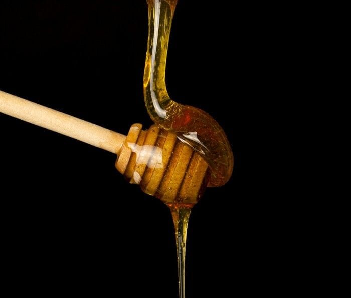Miele anti-age, protegge la pelle dai danni causati dai raggi Uv 