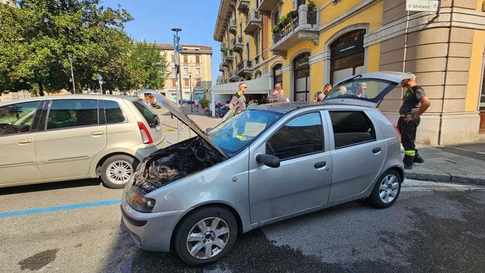 https://storage.ecodibergamo.it/media/photologue/2026/8/1/photos/cache/auto-in-fiamme-in-piazza-santanna-conducente-salvata-dallallarme-di-un-ciclis_3b672ed4-8d84-11f1-9a8d-c6b0f08c5bed_1920_1080_v3_large_16_9.jpeg