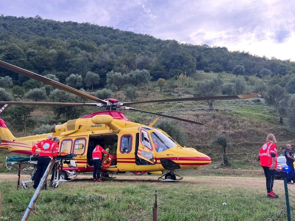 Tavernola, 76enne in difficoltà nelle acque del lago d’Iseo: è grave