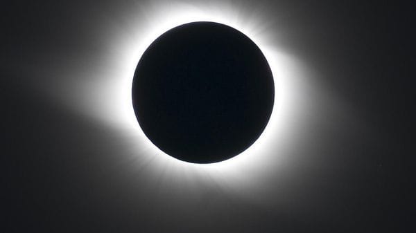 Eclissi e Perseidi, il cielo dà spettacolo anche in Bergamasca
