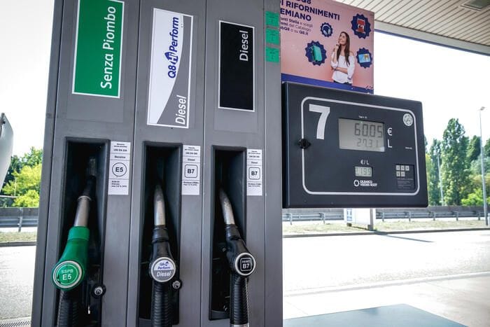 Mimit, il prezzo dei carburanti è stabile, gasolio a 2,076 euro al litro