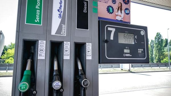 Mimit, il prezzo dei carburanti è stabile, gasolio a 2,076 euro al litro