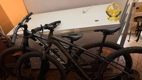 Bergamo, la polizia locale ritrova in poche ore le biciclette rubate a due minori