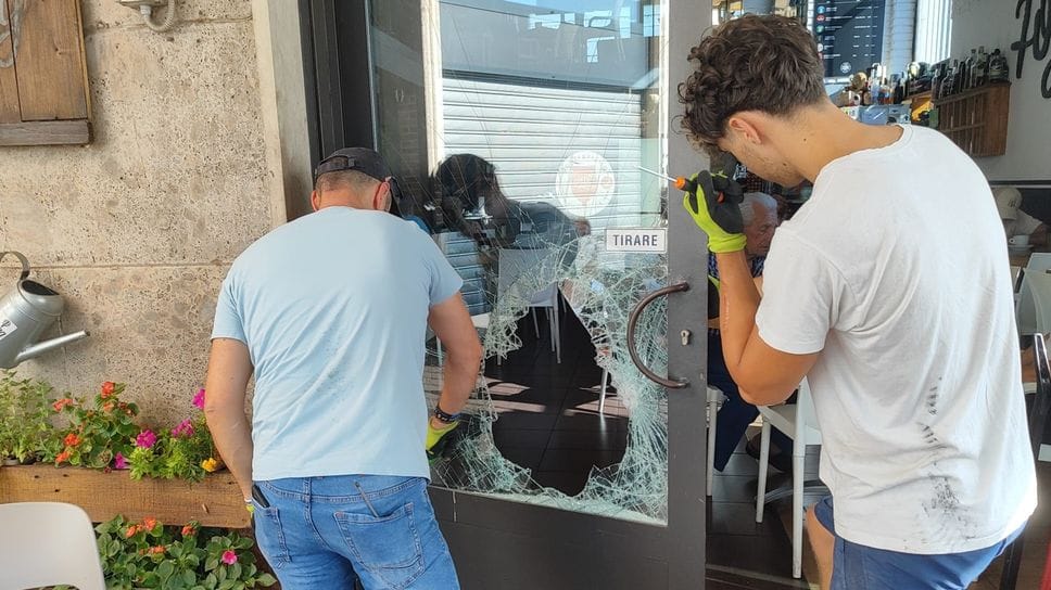 Ladro sorpreso a rubare in pizzeria da un carabiniere fuori servizio: in carcere 33enne. Sospettato dei furti ai locali della movida a Sarnico