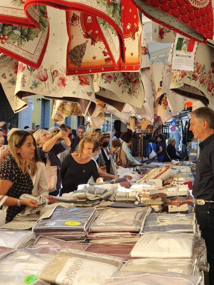 L’originale Consorzio de Gli Ambulanti di Forte dei Marmi® a Sarnico e San Pellegrino Terme il 14 e 16 agosto