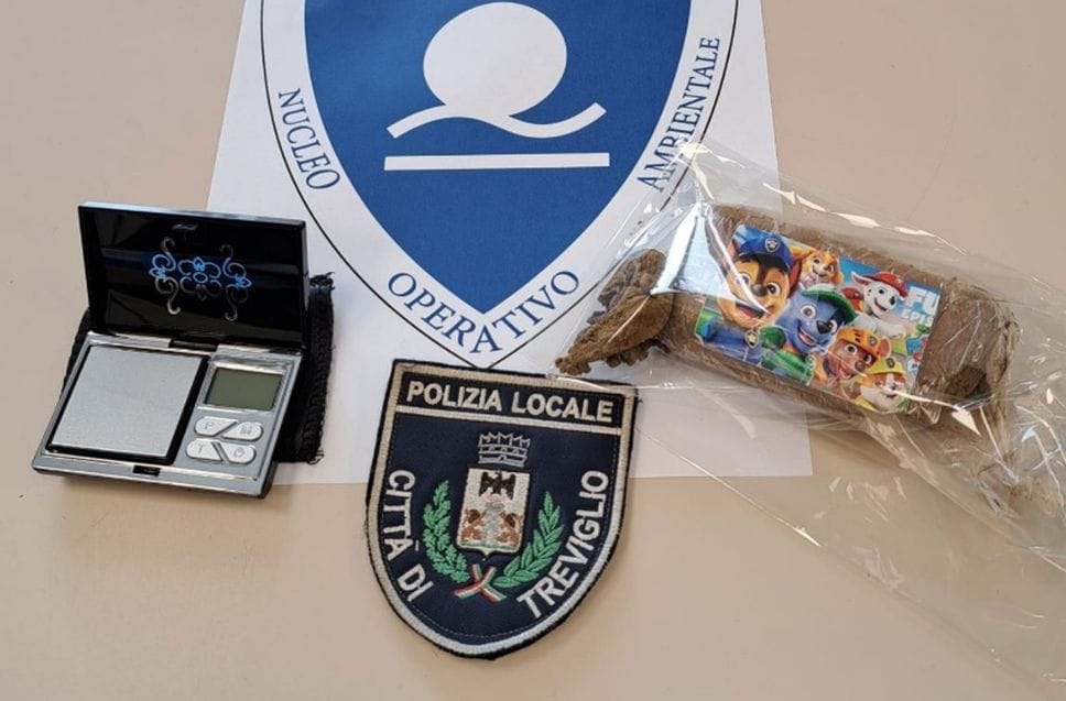 Operazione contro l’abbandono di rifiuti: a Treviglio gli agenti trovano un panetto di hashish
