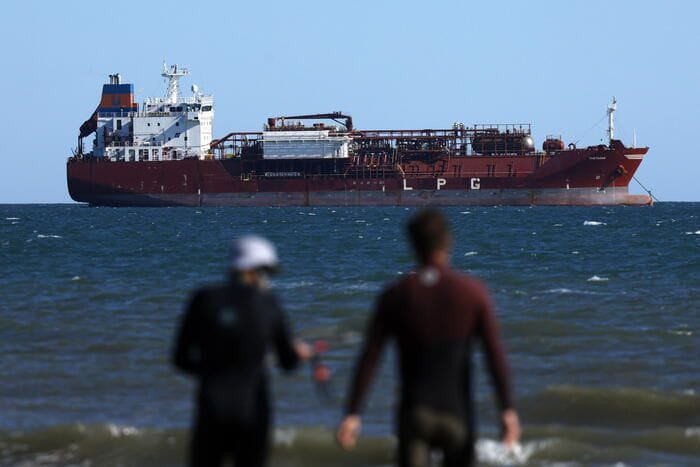 Aie, domanda di petrolio cala, ma sul mercato mancano 1,8 milioni di barili al giorno