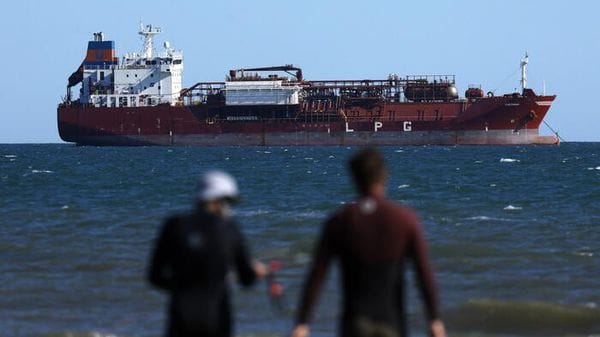 Aie, domanda di petrolio cala, ma sul mercato mancano 1,8 milioni di barili al giorno