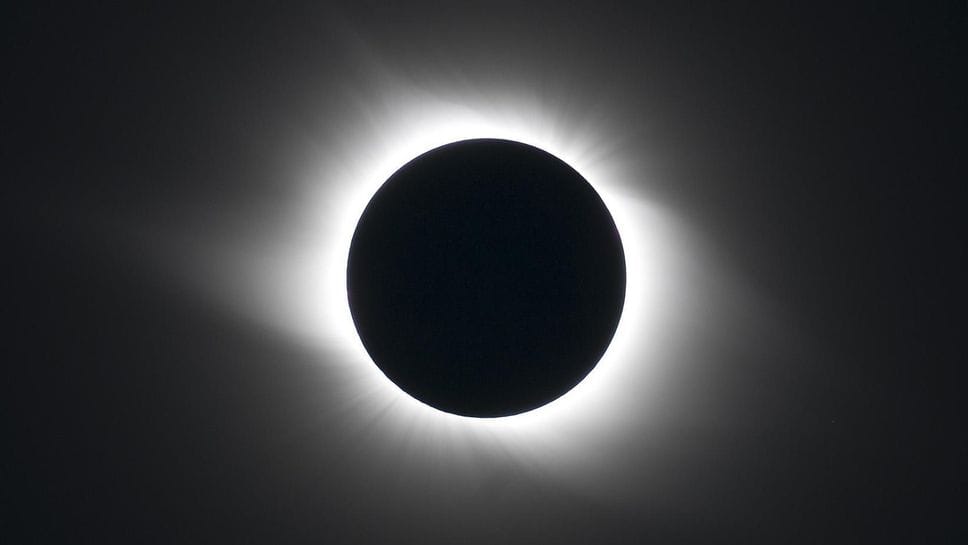 Eclissi, come vederla in Bergamasca: «Serve l’orizzonte libero. Bene anche dalle Mura»