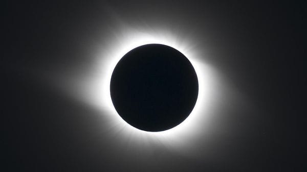 Eclissi, come vederla in Bergamasca: «Serve l’orizzonte libero. Bene anche dalle Mura»