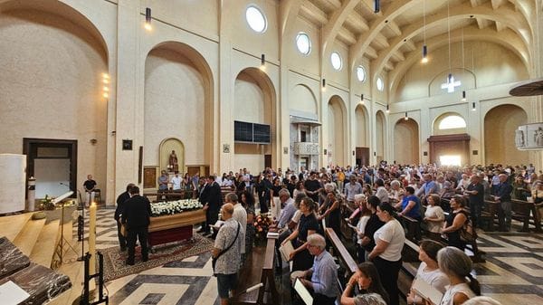 Funerali di Alessandro Besana, l’ultimo saluto a Bergamo: «Sandro, un dono grande per tutti»
