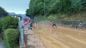 Maltempo in Valle Seriana, a Parre colata di fango sulla strada
